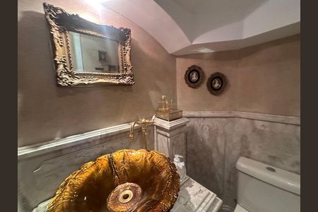 Casa de condomínio à venda com 675m², 4 quartos e 4 vagas Casa de condomínio à venda com 675m², 4 quartos e 4 vagasLavabo