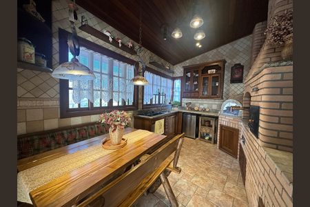 Casa de condomínio à venda com 675m², 4 quartos e 4 vagas Casa de condomínio à venda com 675m², 4 quartos e 4 vagasChurrasqueira