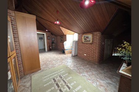 Casa de condomínio à venda com 675m², 4 quartos e 4 vagas Casa de condomínio à venda com 675m², 4 quartos e 4 vagasSótão