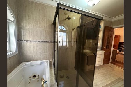 Casa de condomínio à venda com 675m², 4 quartos e 4 vagas Casa de condomínio à venda com 675m², 4 quartos e 4 vagasBanheiro da Suíte 2
