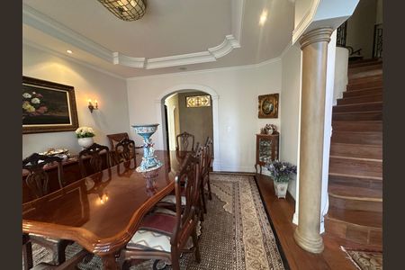 Casa de condomínio à venda com 675m², 4 quartos e 4 vagas Casa de condomínio à venda com 675m², 4 quartos e 4 vagasSala de Jantar