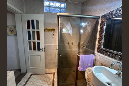 Casa de condomínio à venda com 675m², 4 quartos e 4 vagas Casa de condomínio à venda com 675m², 4 quartos e 4 vagasBanheiro 1