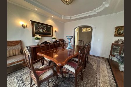 Casa de condomínio à venda com 675m², 4 quartos e 4 vagas Casa de condomínio à venda com 675m², 4 quartos e 4 vagasSala de Jantar