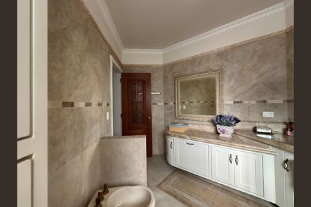 Casa de condomínio à venda com 675m², 4 quartos e 4 vagas Casa de condomínio à venda com 675m², 4 quartos e 4 vagasBanheiro da Suíte 3