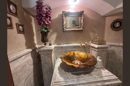Casa de condomínio à venda com 675m², 4 quartos e 4 vagas Casa de condomínio à venda com 675m², 4 quartos e 4 vagasLavabo
