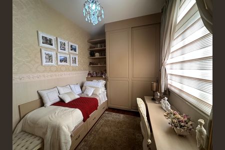 Casa de condomínio à venda com 675m², 4 quartos e 4 vagas Casa de condomínio à venda com 675m², 4 quartos e 4 vagasSuíte 4