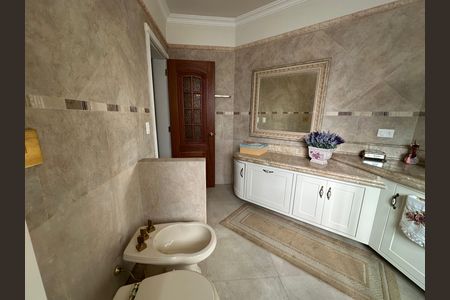 Casa de condomínio à venda com 675m², 4 quartos e 4 vagas Casa de condomínio à venda com 675m², 4 quartos e 4 vagasBanheiro da Suíte 3