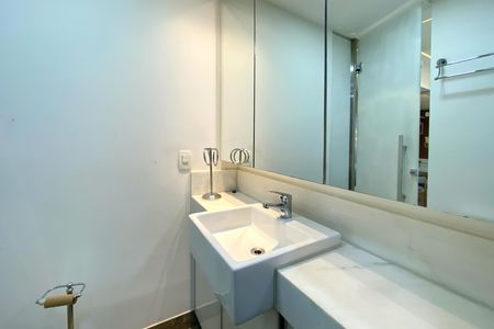 Banheiro de kitnet/studio à venda com 1 quarto, 19m² em Funcionários, Belo Horizonte