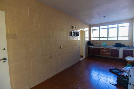 Apartamento para alugar com 122m², 3 quartos e 1 vaga Apartamento para alugar com 122m², 3 quartos e 1 vagaCozinha e Área de Serviço