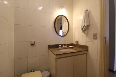 Apartamento à venda com 242m², 4 quartos e 4 vagasBanheiro da Suíte 1