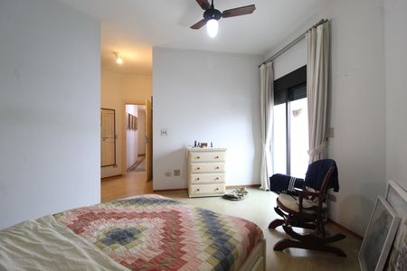 Apartamento à venda com 242m², 4 quartos e 4 vagasQuarto 4 - Suíte