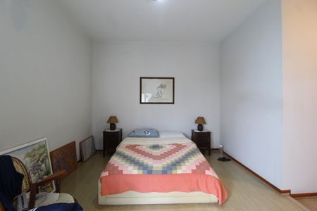 Apartamento à venda com 242m², 4 quartos e 4 vagasQuarto 4 - Suíte
