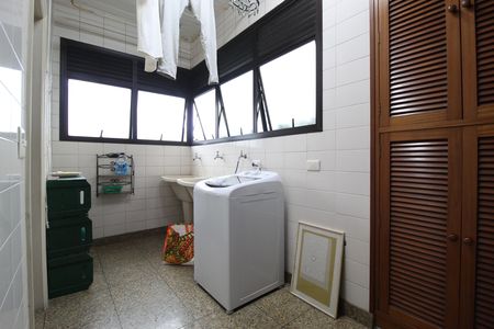 Apartamento à venda com 242m², 4 quartos e 4 vagasÁrea de Serviço