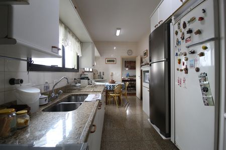 Apartamento à venda com 242m², 4 quartos e 4 vagasCozinha