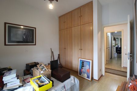 Apartamento à venda com 242m², 4 quartos e 4 vagasQuarto 2 - Suíte