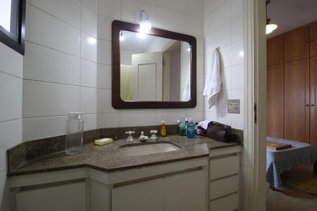 Apartamento à venda com 242m², 4 quartos e 4 vagasBanheiro da Suíte 3