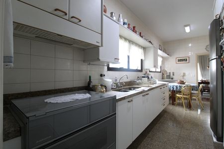 Apartamento à venda com 242m², 4 quartos e 4 vagasCozinha