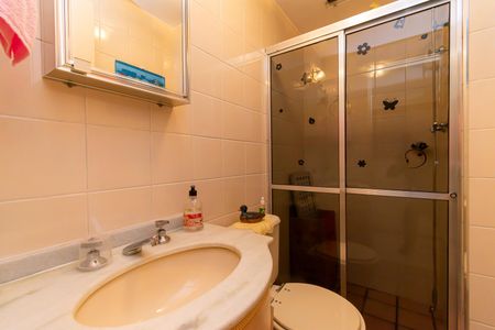 Apartamento à venda com 63m², 2 quartos e 1 vaga Apartamento à venda com 63m², 2 quartos e 1 vagaBanheiro social