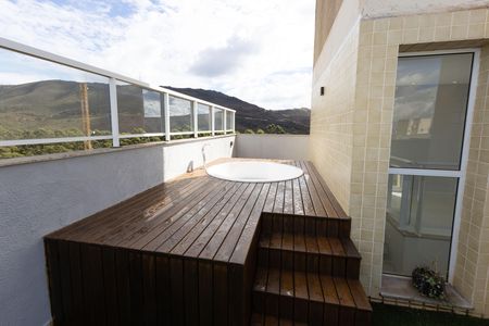 Apartamento à venda com 250m², 3 quartos e 3 vagas Apartamento à venda com 250m², 3 quartos e 3 vagasOfurô