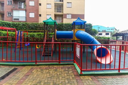 Apartamento para alugar com 50m², 2 quartos e 1 vaga Apartamento para alugar com 50m², 2 quartos e 1 vagaÁrea comum - Playground