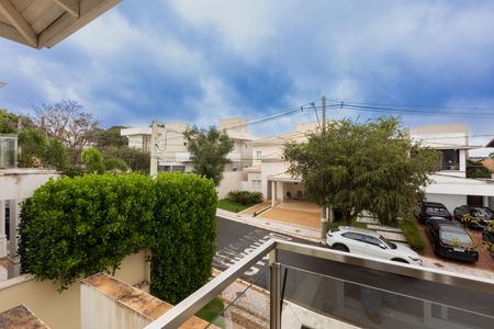 Casa de condomínio à venda com 275m², 3 quartos e 3 vagas Casa de condomínio à venda com 275m², 3 quartos e 3 vagasVista da Sacada da Suíte 3