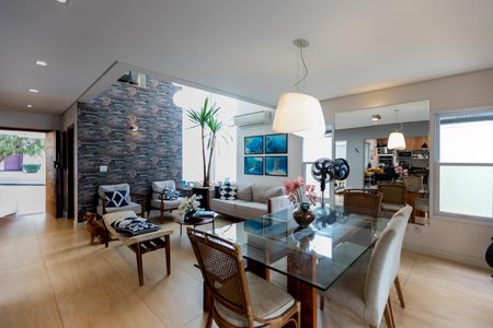 Casa de condomínio à venda com 275m², 3 quartos e 3 vagas Casa de condomínio à venda com 275m², 3 quartos e 3 vagasSala