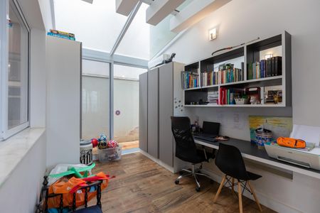 Casa de condomínio à venda com 275m², 3 quartos e 3 vagas Casa de condomínio à venda com 275m², 3 quartos e 3 vagasEscritório