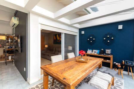 Casa de condomínio à venda com 275m², 3 quartos e 3 vagas Casa de condomínio à venda com 275m², 3 quartos e 3 vagasEspaço Gourmet