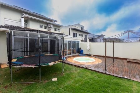 Casa de condomínio à venda com 275m², 3 quartos e 3 vagas Casa de condomínio à venda com 275m², 3 quartos e 3 vagasQuintal