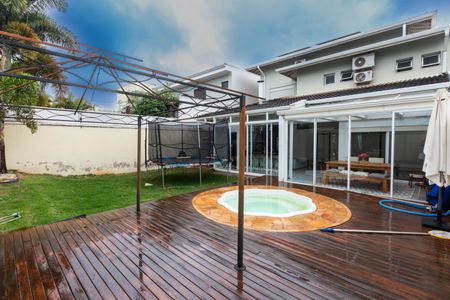 Casa de condomínio à venda com 275m², 3 quartos e 3 vagas Casa de condomínio à venda com 275m², 3 quartos e 3 vagasQuintal