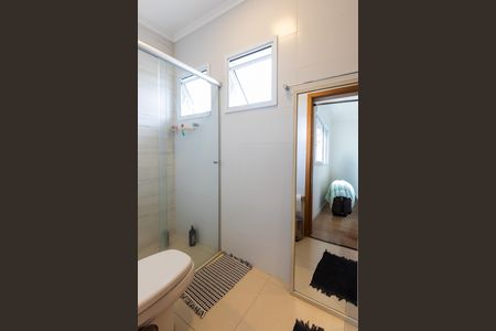 Casa de condomínio à venda com 275m², 3 quartos e 3 vagas Casa de condomínio à venda com 275m², 3 quartos e 3 vagasBanheiro Suíte 2