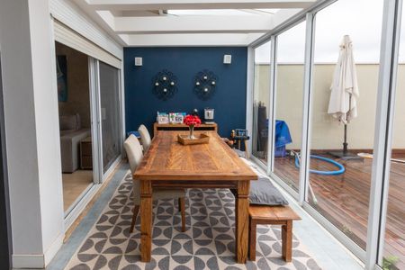 Casa de condomínio à venda com 275m², 3 quartos e 3 vagas Casa de condomínio à venda com 275m², 3 quartos e 3 vagasEspaço Gourmet