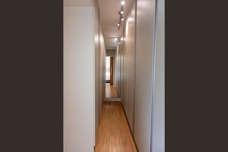 Casa de condomínio à venda com 275m², 3 quartos e 3 vagas Casa de condomínio à venda com 275m², 3 quartos e 3 vagasCorredor dos Quartos