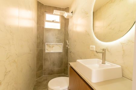 Apartamento à venda com 46m², 2 quartos e 1 vaga Apartamento à venda com 46m², 2 quartos e 1 vagaBanheiro Social