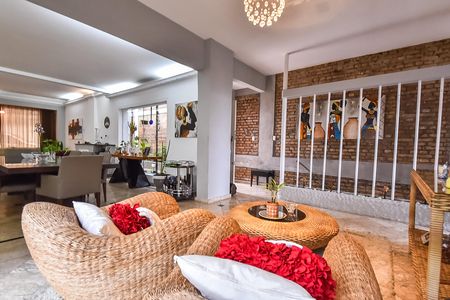 Casa para alugar com 210m², 3 quartos e 3 vagasSala
