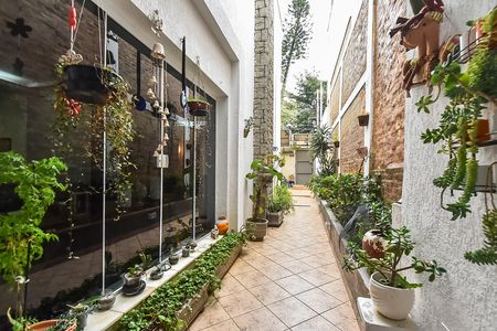 Casa para alugar com 210m², 3 quartos e 3 vagasCorredor externo