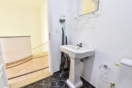 Casa para alugar com 210m², 3 quartos e 3 vagasBanheiro social
