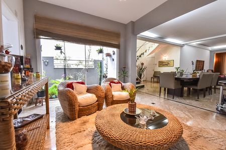 Casa para alugar com 210m², 3 quartos e 3 vagasSala