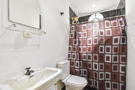 Casa para alugar com 210m², 3 quartos e 3 vagasBanheiro social