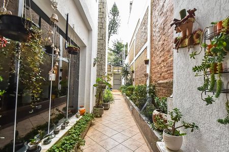 Casa para alugar com 210m², 3 quartos e 3 vagasCorredor externo