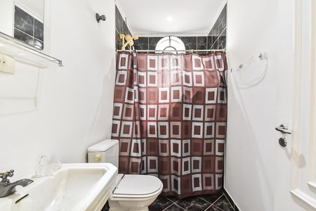 Casa para alugar com 210m², 3 quartos e 3 vagasBanheiro social