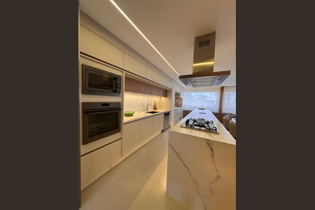 Apartamento à venda com 153m², 3 quartos e 3 vagas Apartamento à venda com 153m², 3 quartos e 3 vagasCozinha