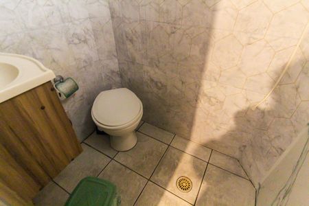 Casa para alugar com 180m², 2 quartos e 2 vagas Casa para alugar com 180m², 2 quartos e 2 vagasBanheiro de Serviço