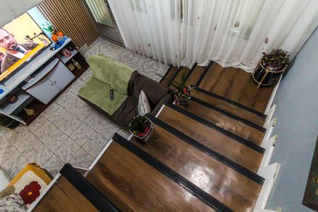 Casa para alugar com 180m², 2 quartos e 2 vagas Casa para alugar com 180m², 2 quartos e 2 vagasEscada