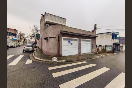 Casa para alugar com 180m², 2 quartos e 2 vagas Casa para alugar com 180m², 2 quartos e 2 vagasFachada + Placa