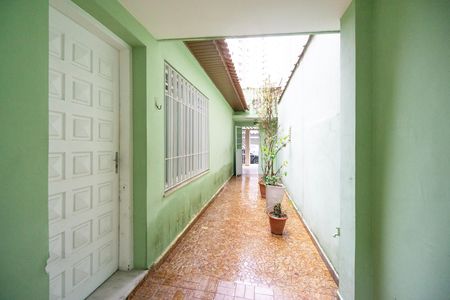 Casa para alugar com 120m², 2 quartos e 1 vaga Casa para alugar com 120m², 2 quartos e 1 vagaCorredor lateral