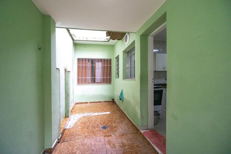 Casa para alugar com 120m², 2 quartos e 1 vaga Casa para alugar com 120m², 2 quartos e 1 vagaCorredor lateral