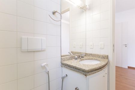 Apartamento para alugar com 74m², 2 quartos e 2 vagas Apartamento para alugar com 74m², 2 quartos e 2 vagasBanheiro da Suíte 1