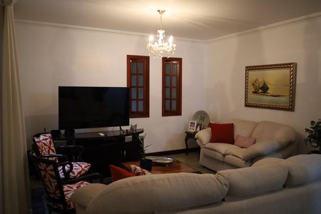 Casa à venda com 4 quartos, 170m² em Campo Grande, São Paulo