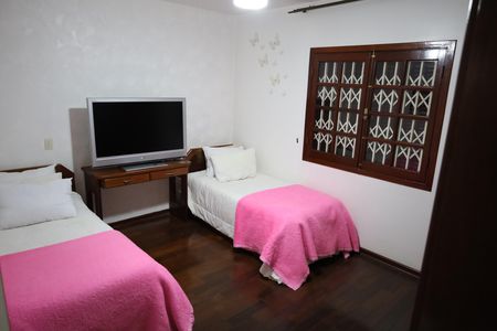 Casa à venda com 4 quartos, 170m² em Campo Grande, São Paulo